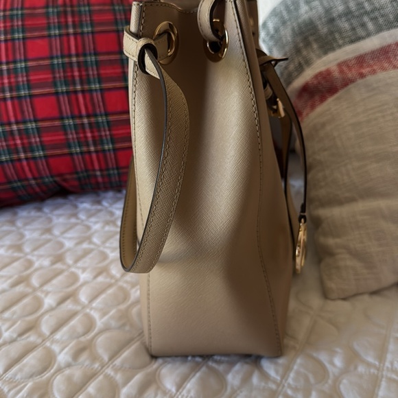 Michael Kors Leather Handbag NWOT - Picture 2 of 15